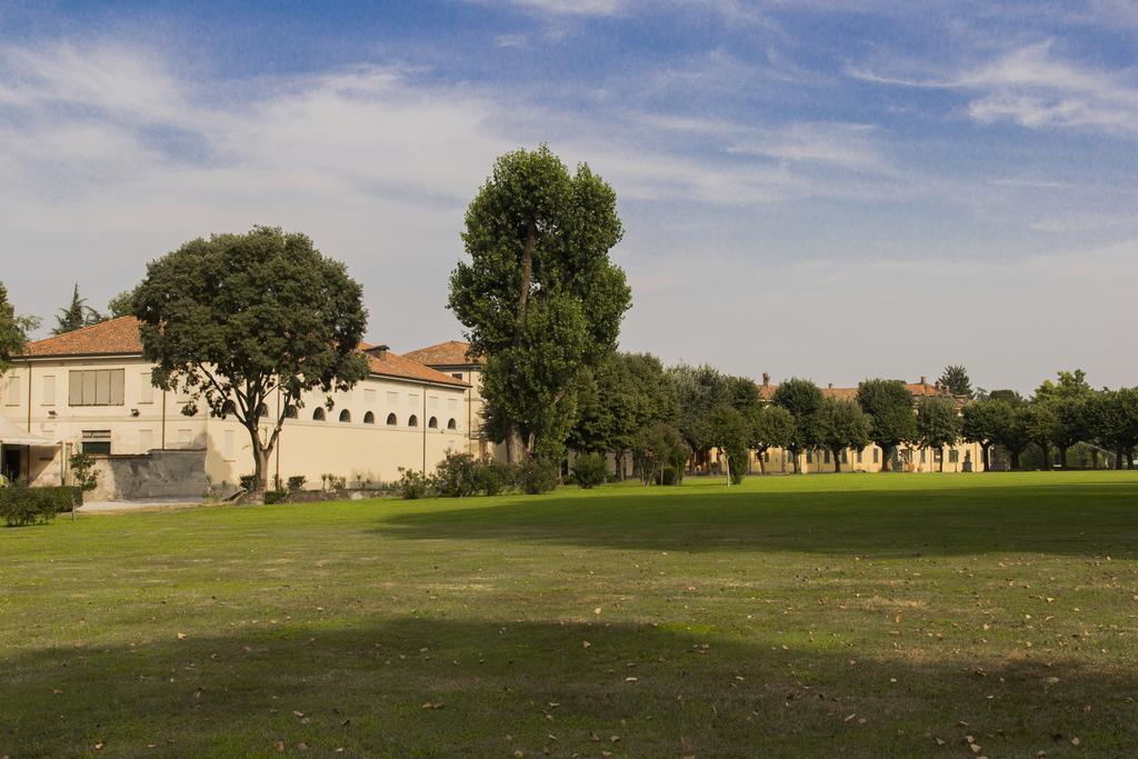 Country Hotel Castelbarco Vaprio d'Adda Luaran gambar